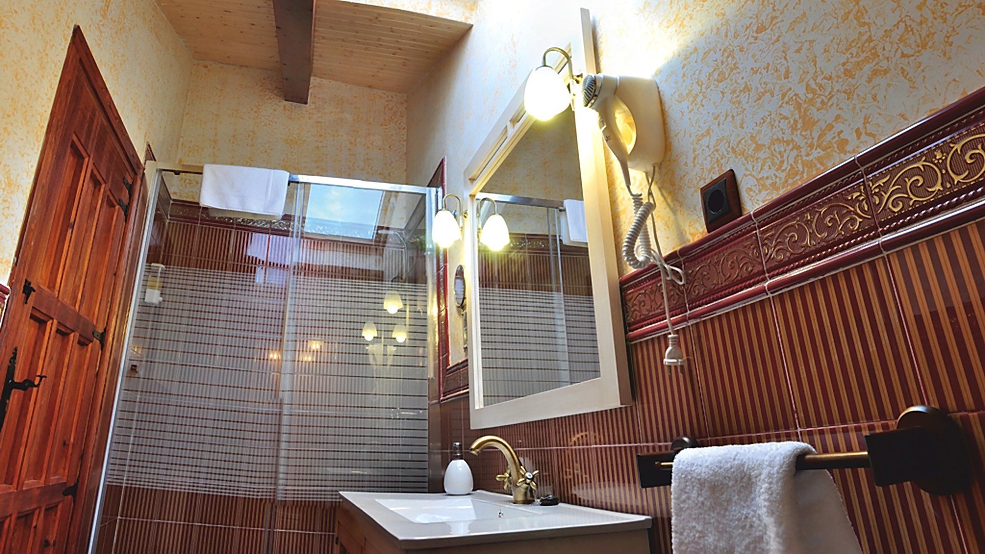 Baño con bañera de hidromasaje